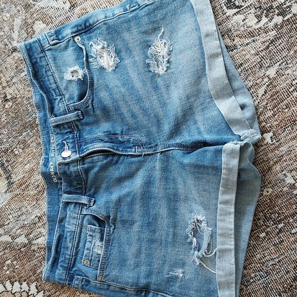 Old Navy Pants - 👩‍🎓2 for $15👩‍🎓 Old Navy Boyfriend Distressed Shorts